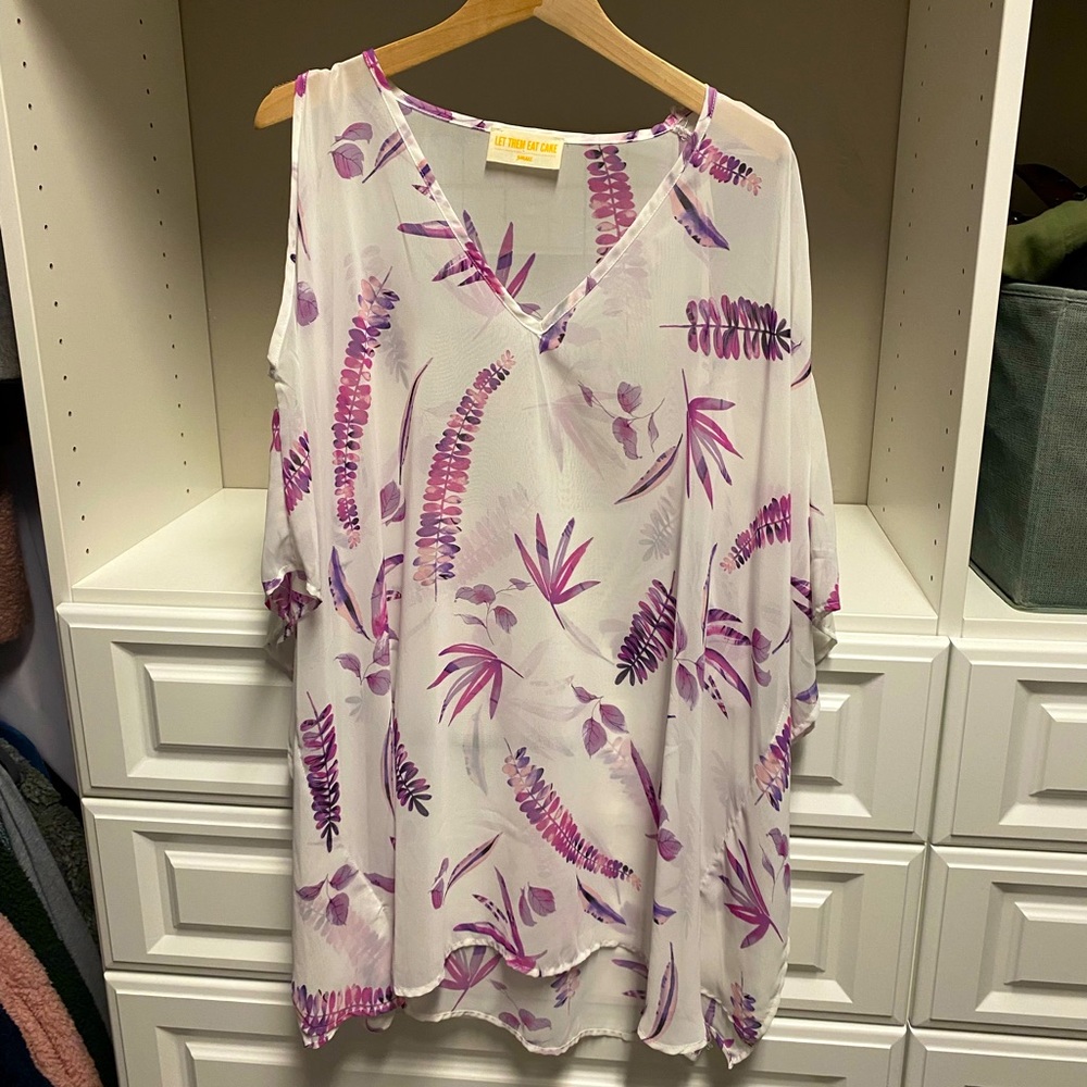 Open shoulder boutique top